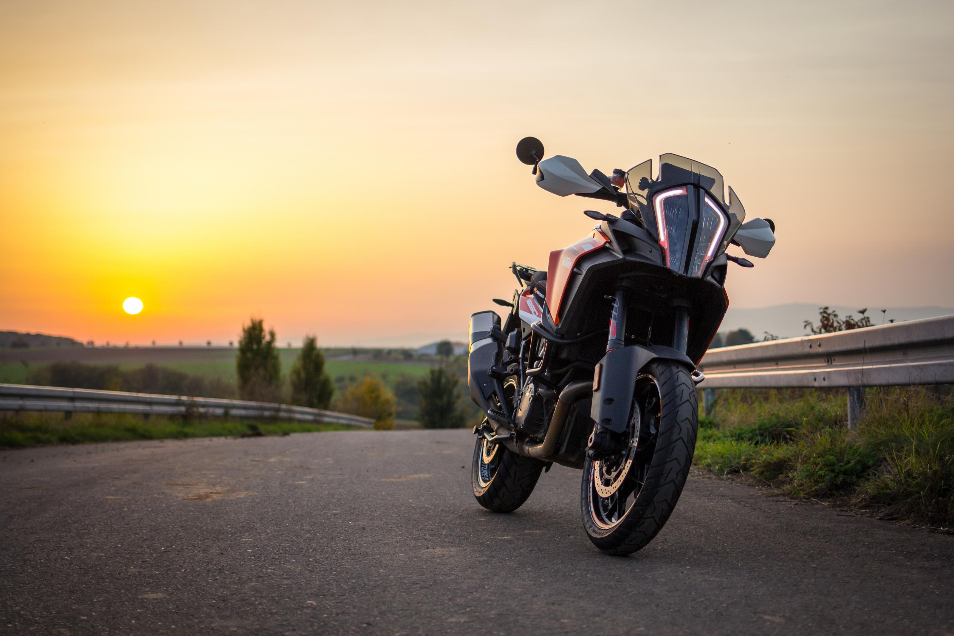 KTM 1290 Adventure (2).jpg