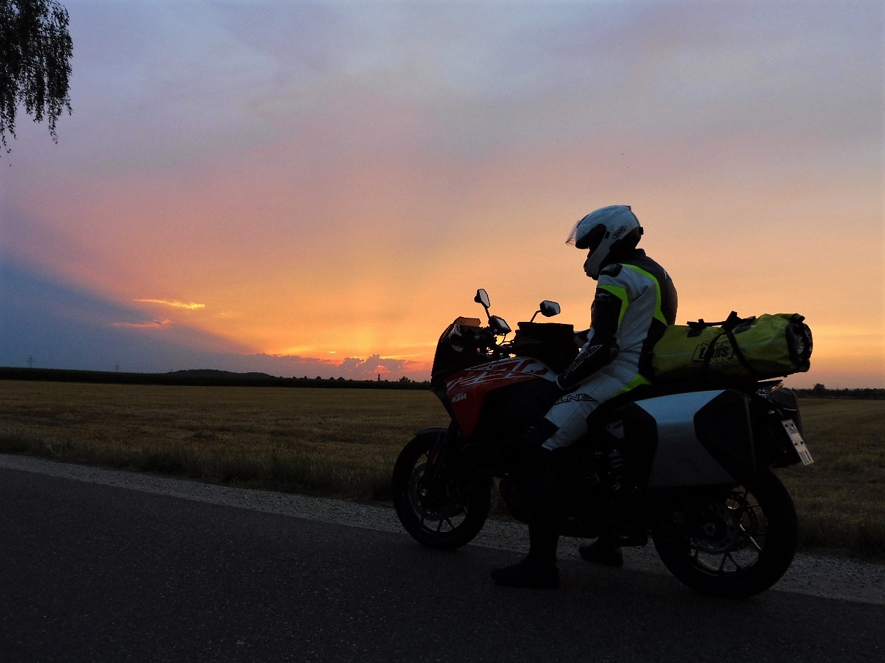KTM1290-2.jpg