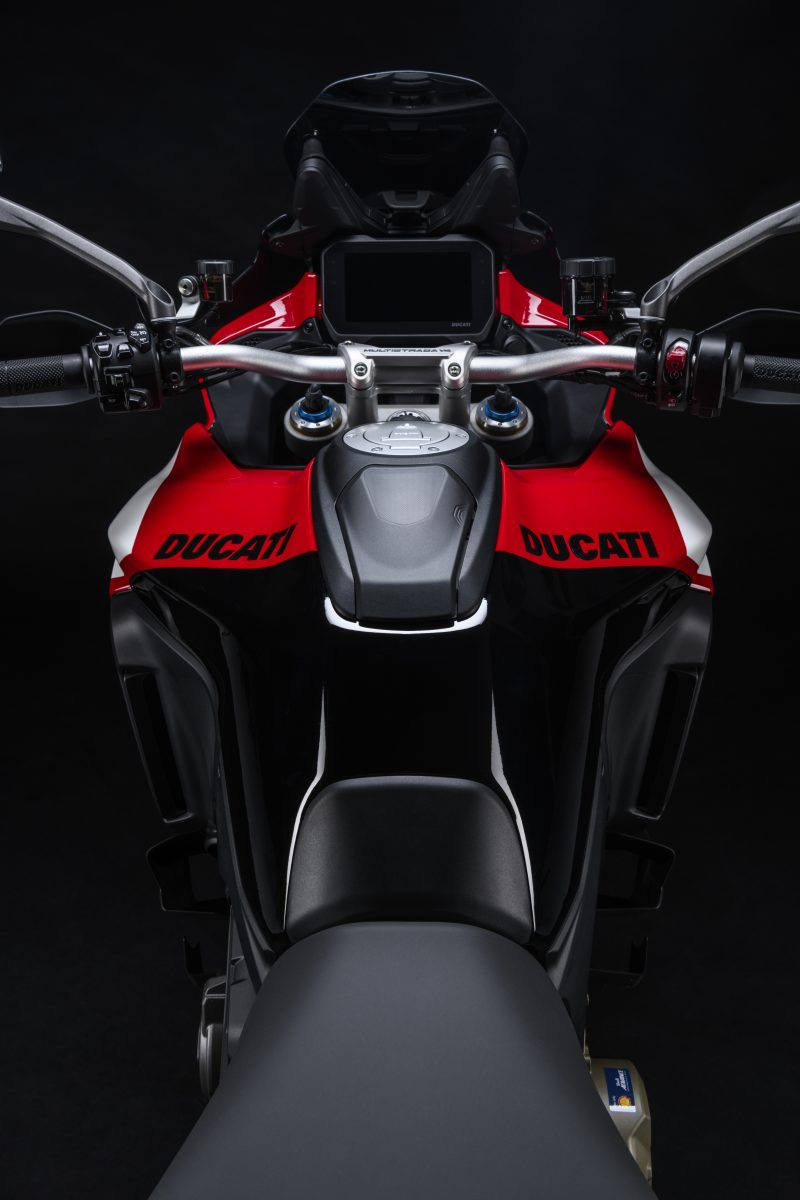 MY22_Ducati_Multistrada_V4_PikesPeak-_40__UC347690_High.jpg