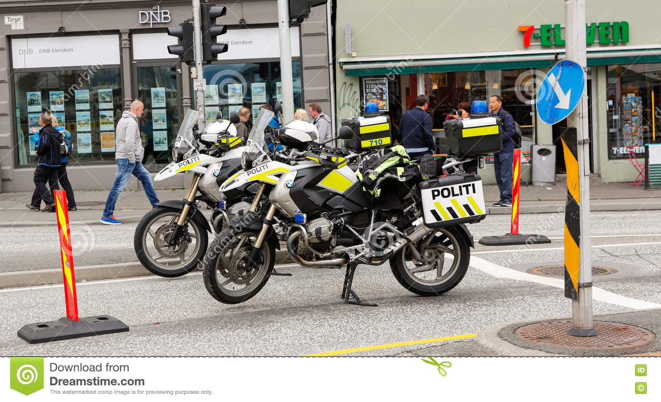 polizei-motorrad-73500702.jpg