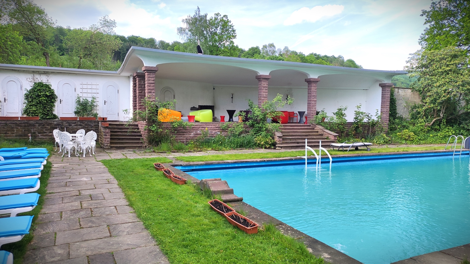 Pool.jpg