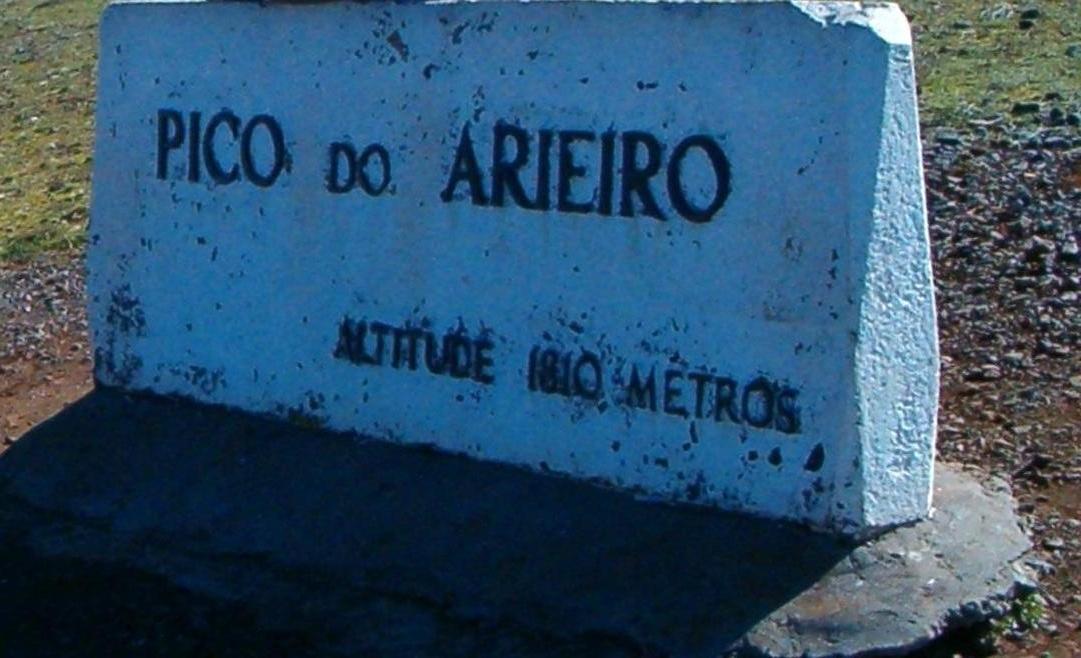 Poznachka_vysoty_Pico_do_Areeiro.jpg