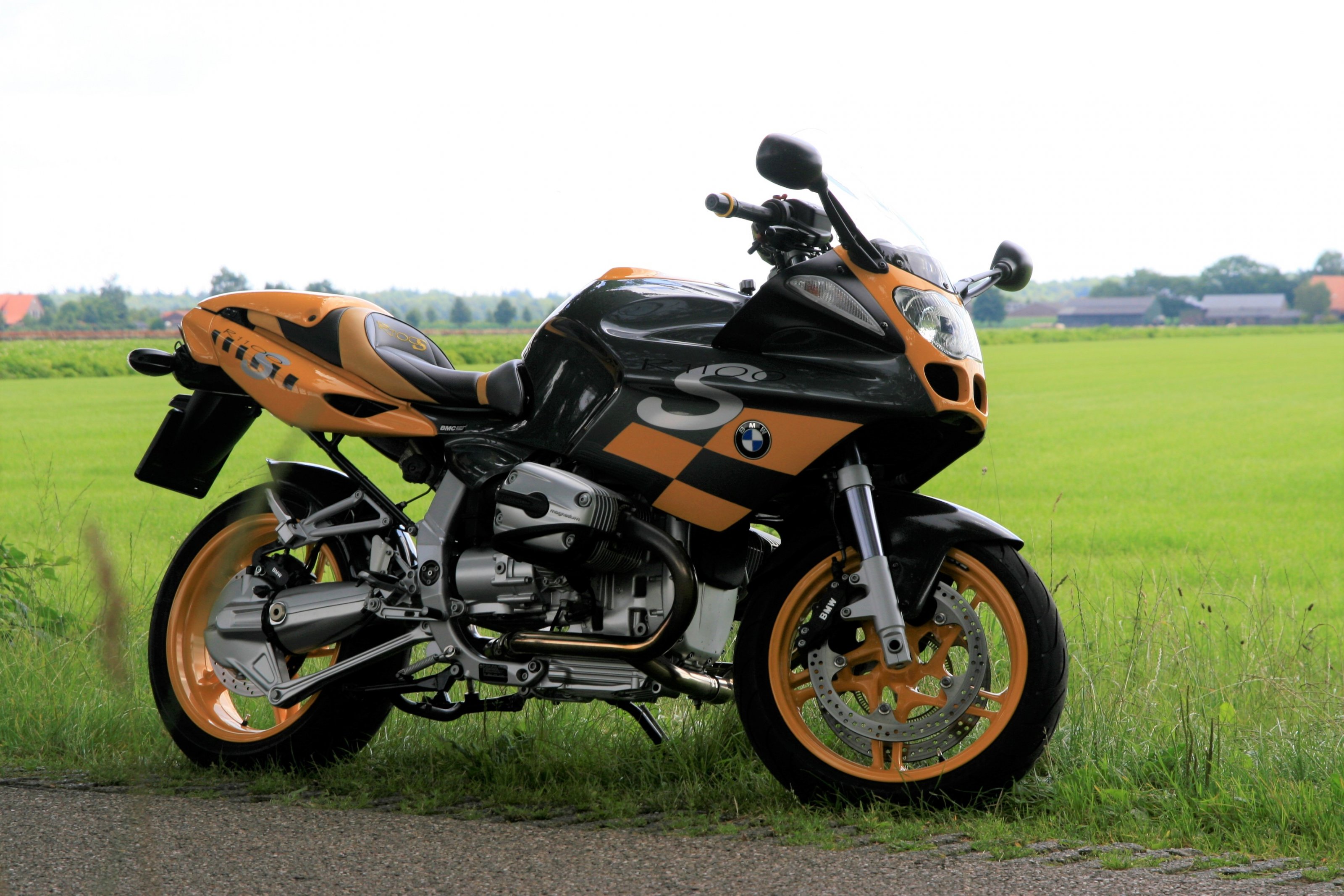 R1100S-100.jpg