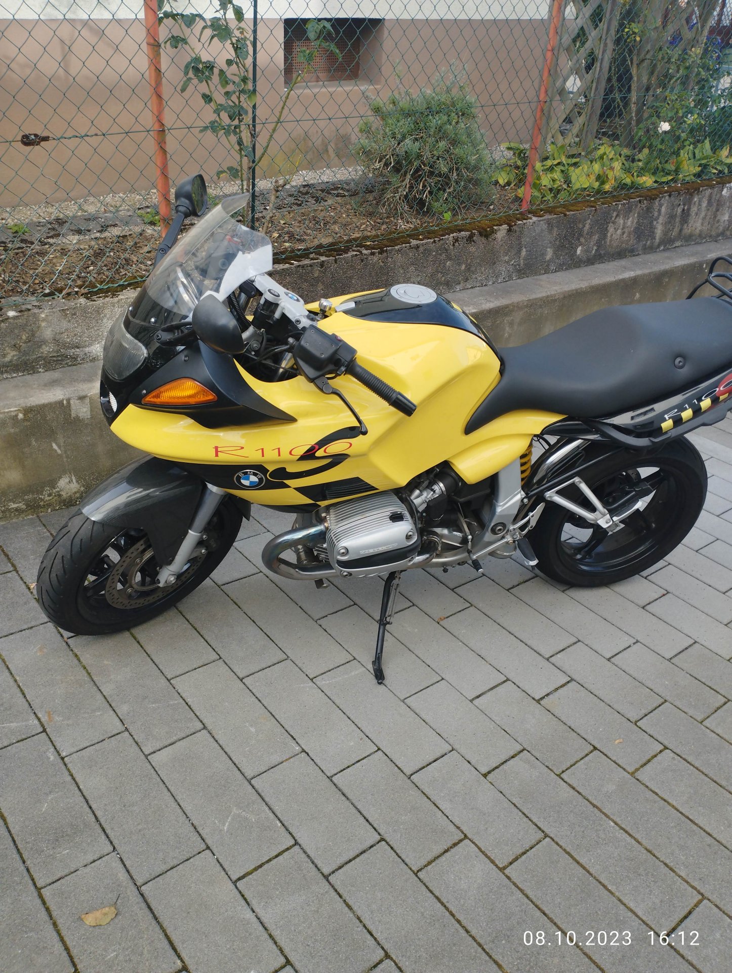 R1100S.jpg