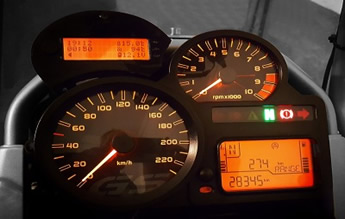 r1200gs_ac_cockpit_einbau-frontal.jpg
