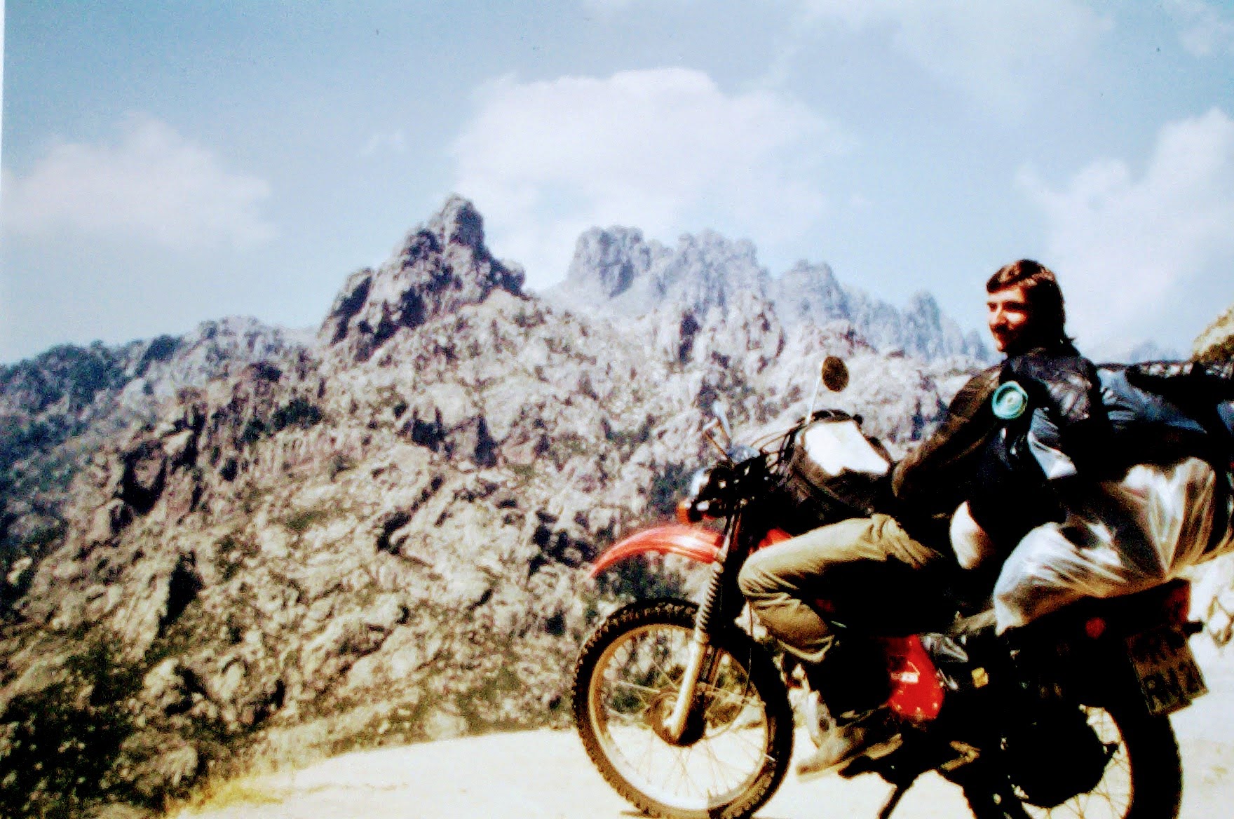 Rainer mit Motorrad Korsika Col de Bavella.jpg