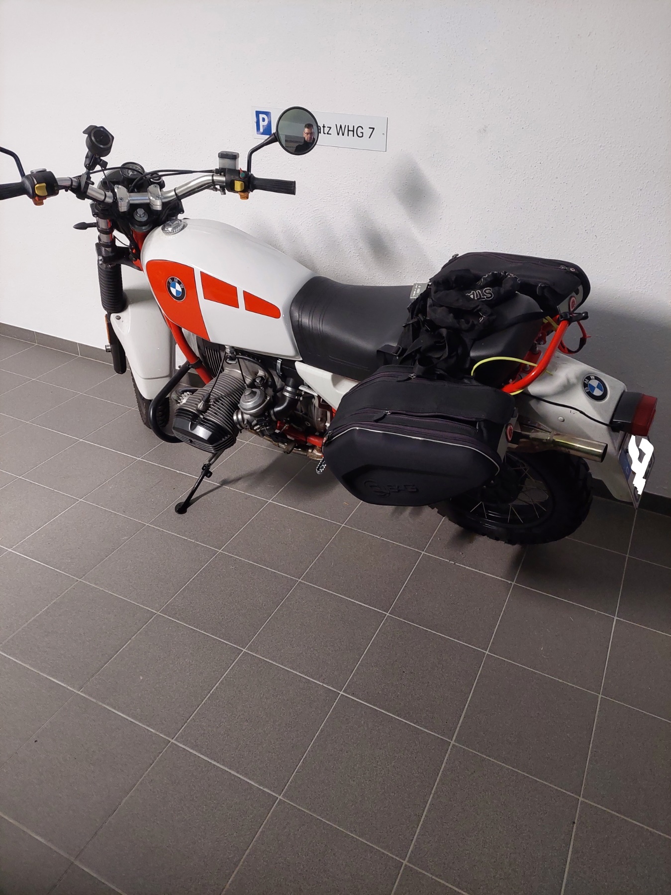 Seite links-Garage.jpg