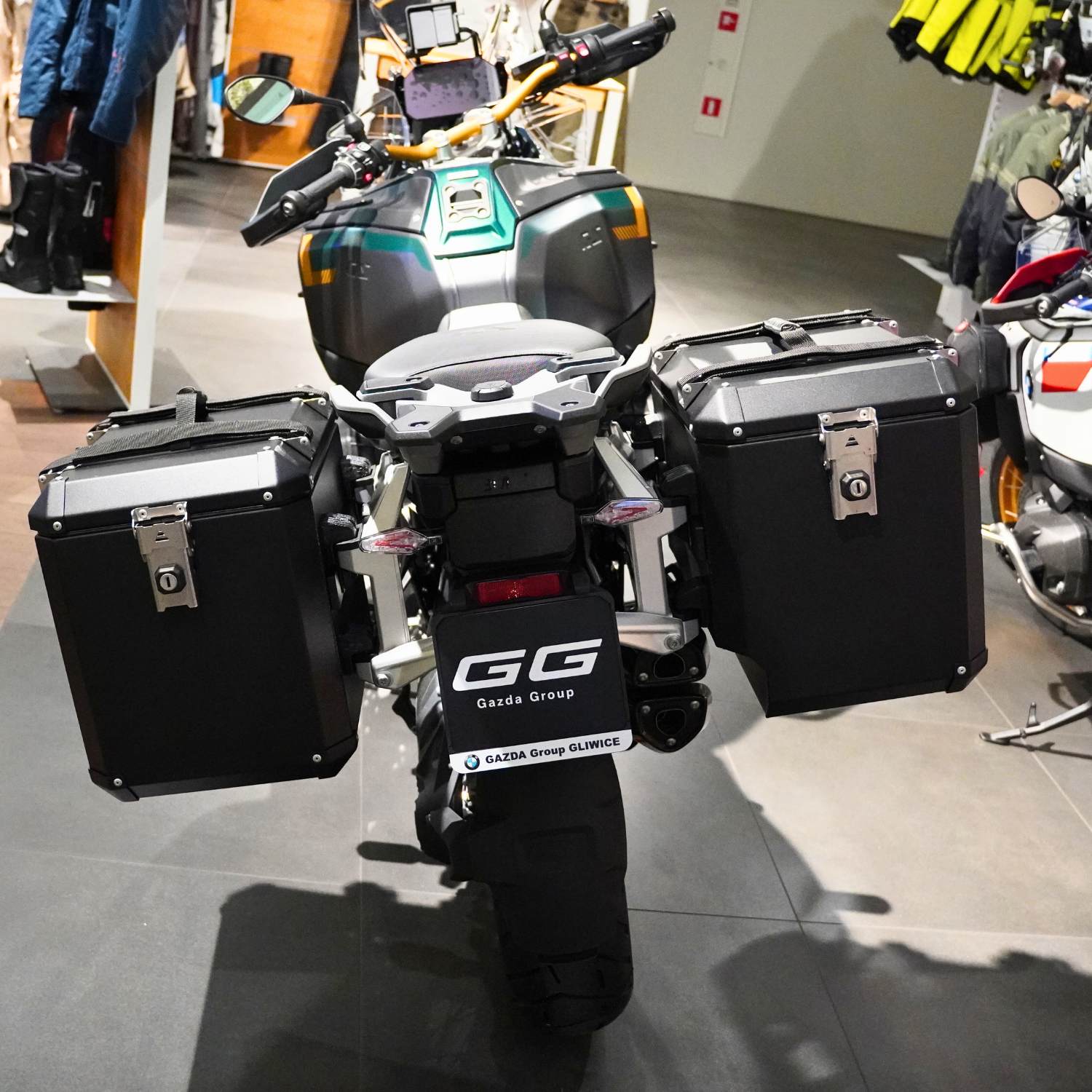 side cases 1300gs adv (9).jpg