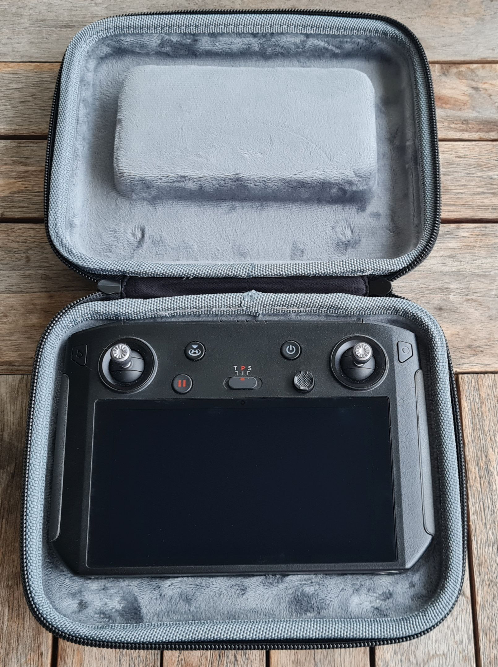 Smartcontroller_Tasche_gefüllt.jpg