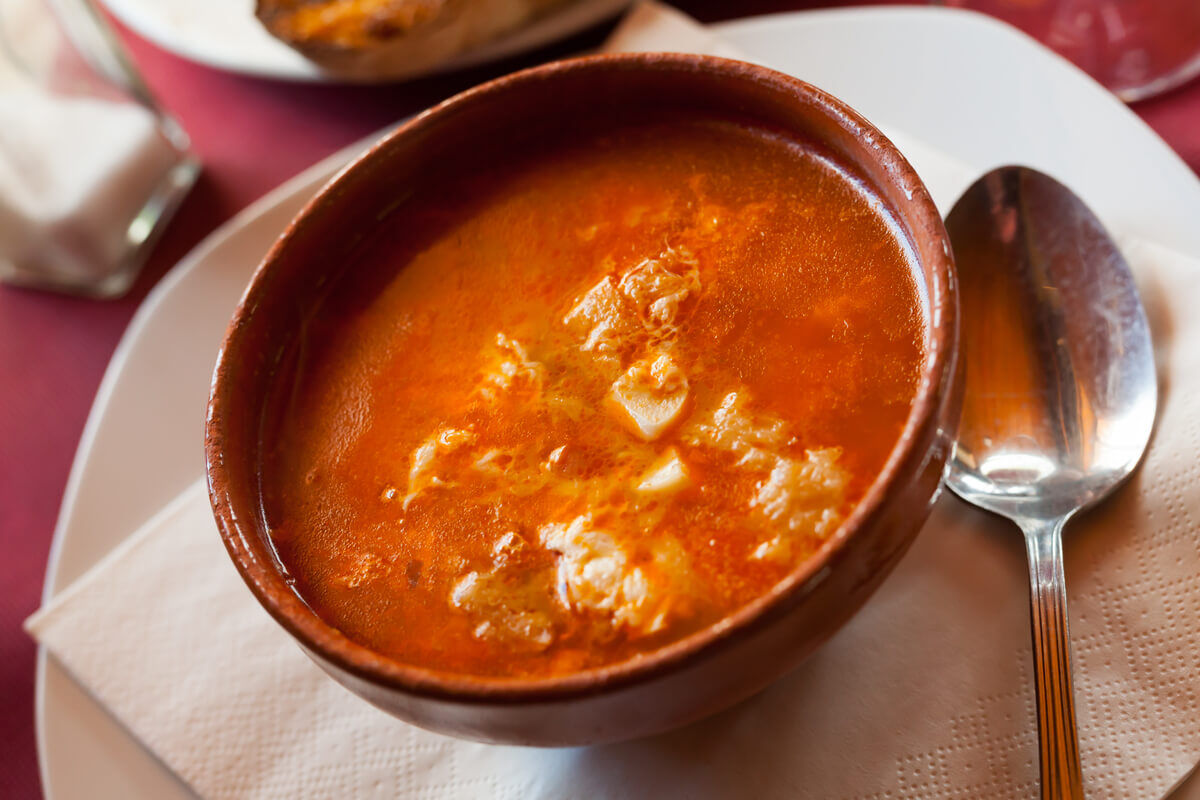 Spanische-Knoblauchsuppe-mit-Eiern.jpg
