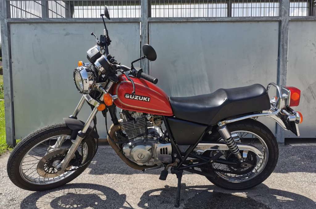 suzuki_gn_250.jpeg