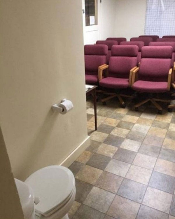 Toilette Hörsaal.jpg