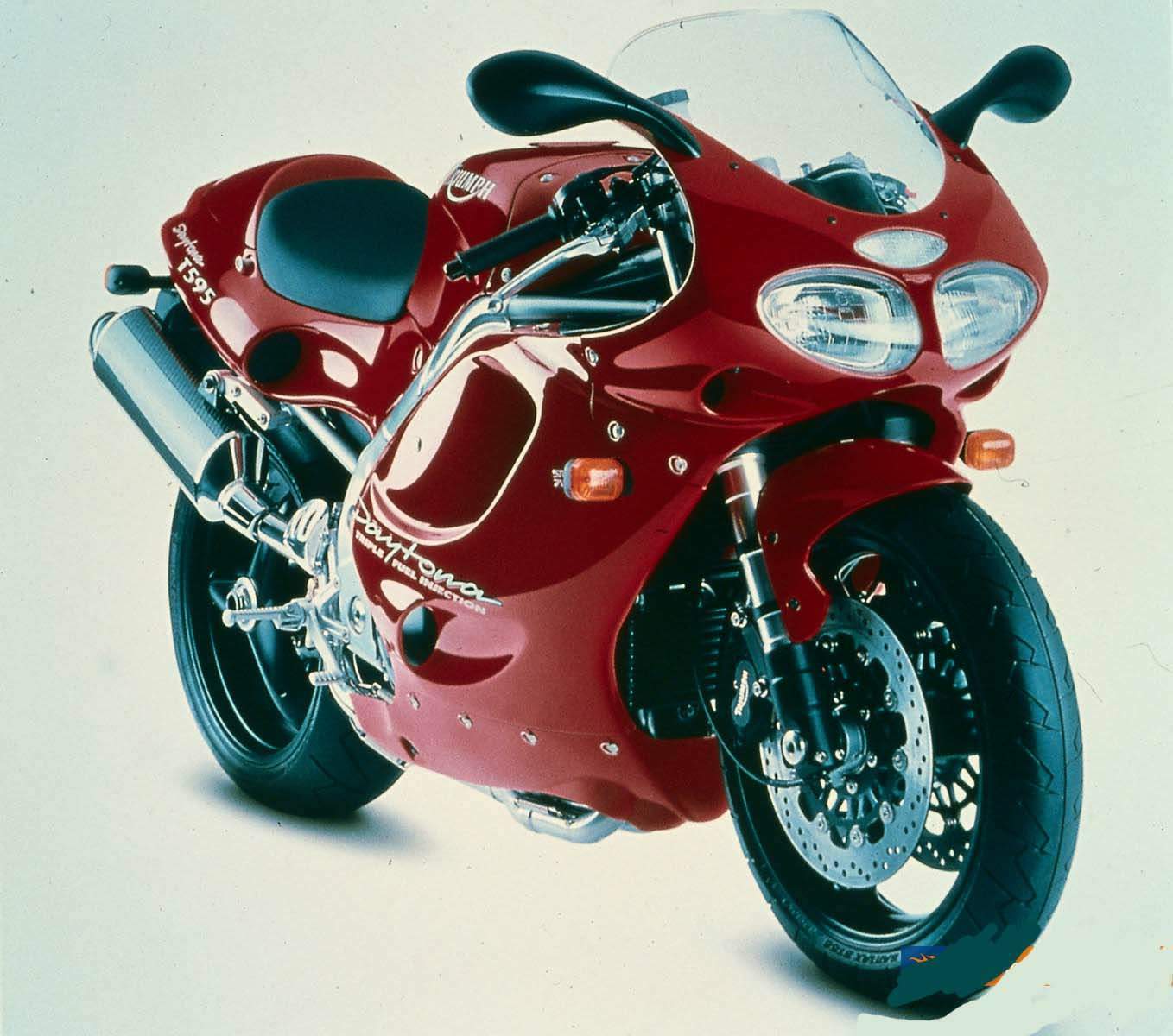 TRIUMPH-Daytona-T595-1515_6.jpg