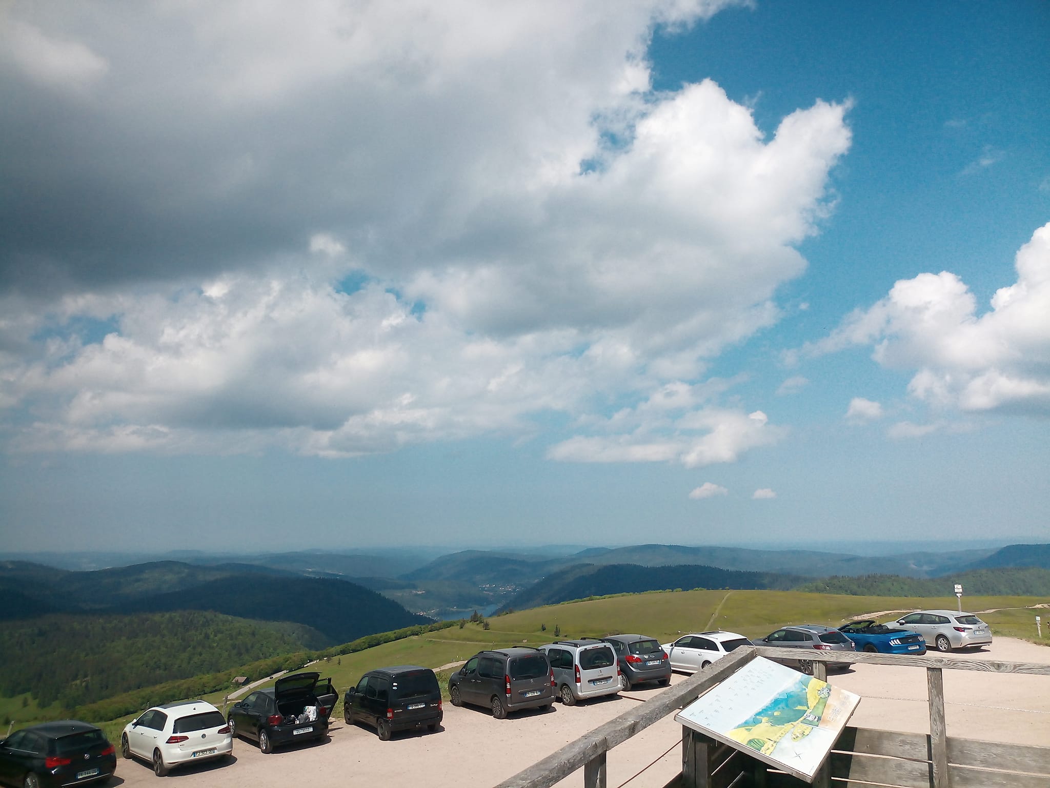 Vogesen- Hoheneck mit Aussicht.jpg