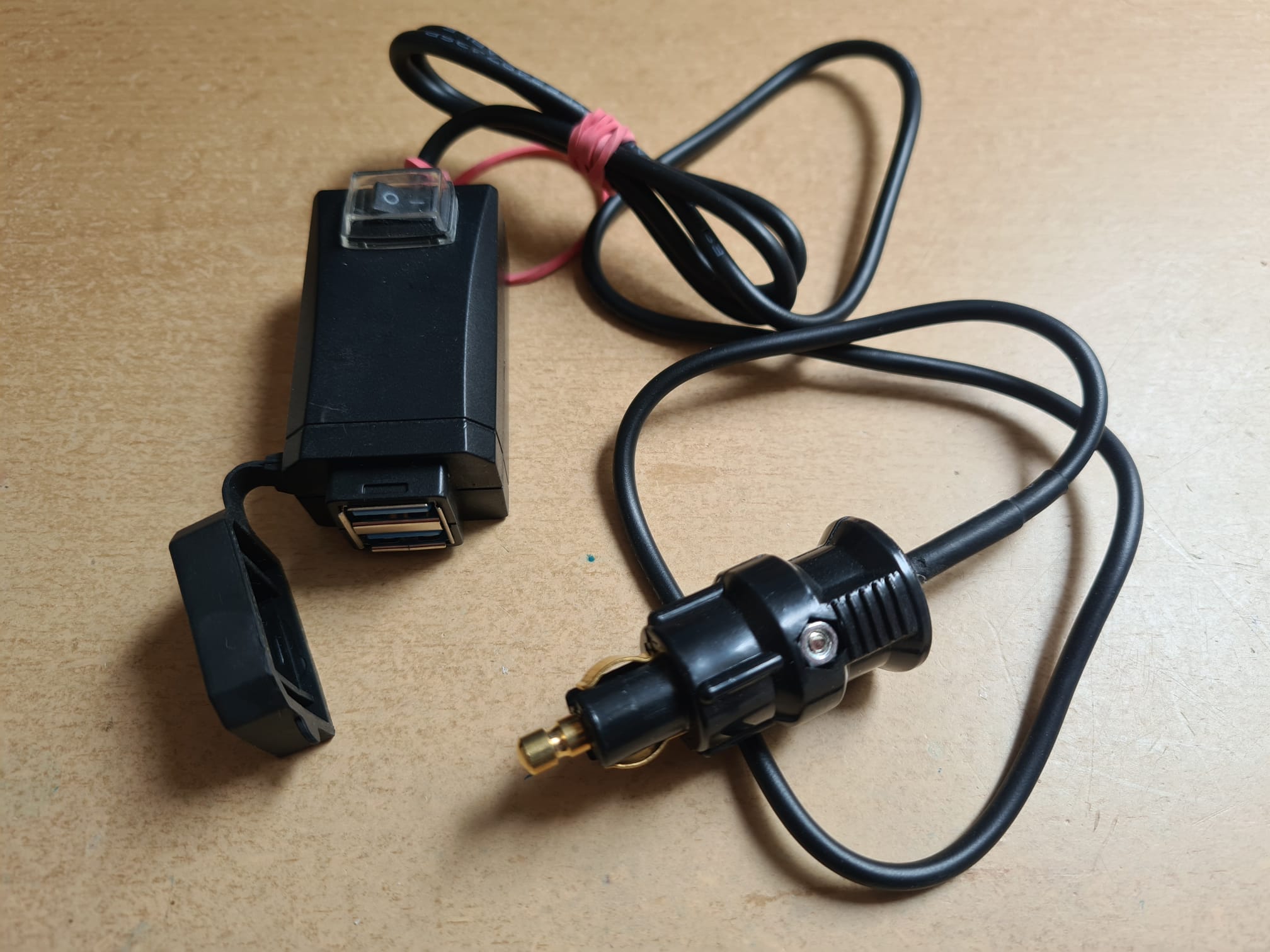 Erledigt - USB QC 3.0 Ladegerät für BMW Motorrad R 1200 GS R 1250 GS KFZ USB  Ladegerät