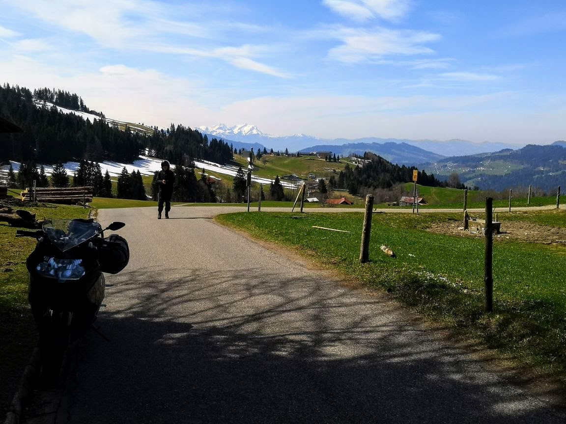 wohin zweigt die Straße nach rechts ab ?.jpg