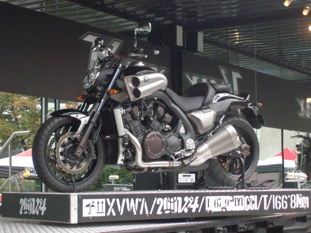 Yamaha_1700_VMax.jpg
