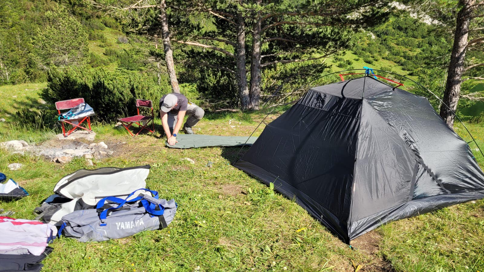 Zelt zusammen packen.jpg