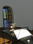 007 Steinkirche Cazis, der Altar.jpg