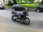 Kahedo am Motorrad.JPG