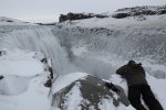 危险的雪地瀑布拍照现场.jpg
