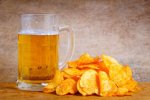 bierbecher-und-chips-22055376.jpg