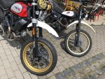 Ducati Desert und Yamaha XT.jpg