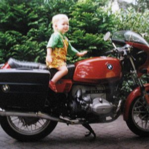Die kleine Tochter auf der R65.