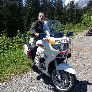 Am Klausenpass mal mit der Rennleitung rumgeblödelt :)