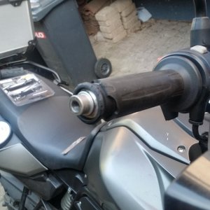 Lenkergriffe wechseln BMW F700GS
Bild 1