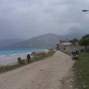 am Strand entlang nach Borshi