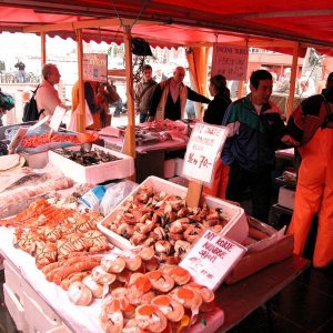 Auf dem Fischmarkt in Bergenb