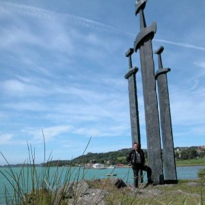 Die drei Schwerter zeugen vom Kampf der Knige