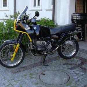 R80GS schwarz gelb