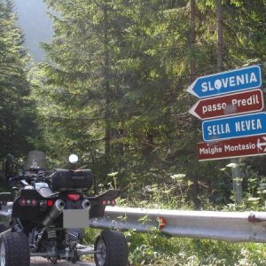 auf dem Weg mit den E.ATV 950 Extreme von Italien über den Predil nach Slovenien 06/2005