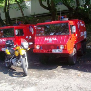 Meine GS und ``mein`` Pinzgauer Tanklöschfahrzeug.
