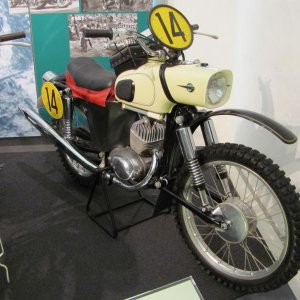3 MZ ES 150 2 Meine ca. 1974- 76

so sah etwa mein Umbau aus...