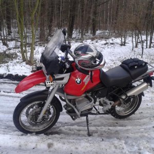 Schade dass in Deutschland keine Spikes zugelassen sind.
Oder: Mein 250 Kilo-Surfbrett.