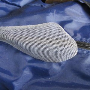 Gittereinsatz aus Alu-Fliegengitter geformt
