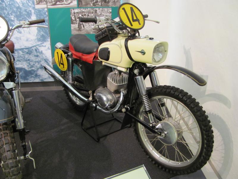 3 MZ ES 150 2 Meine ca. 1974- 76

so sah etwa mein Umbau aus...