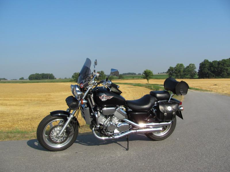 7 Honda VF 750 C