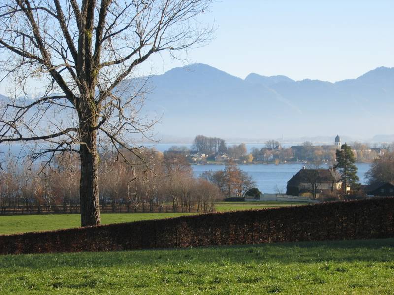 Ausblick auf die Fraueninsel im Chiemsee