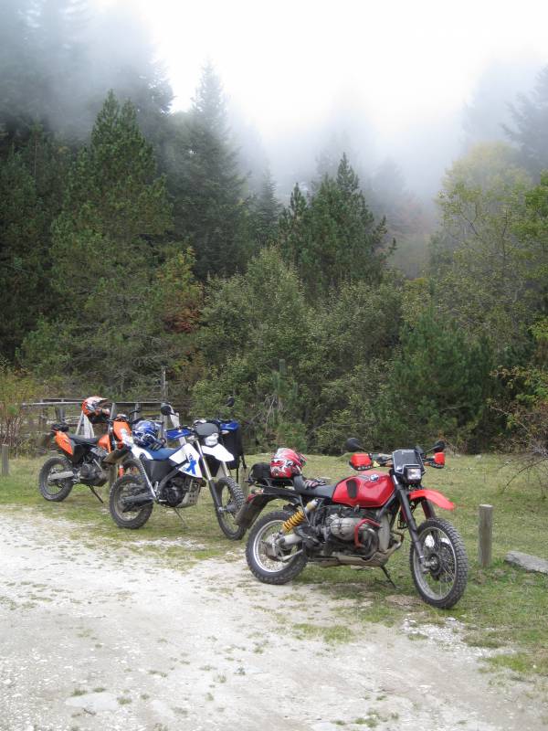 Die 3 Endurisatoren offroad nahe Sournia