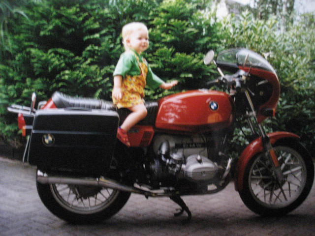 Die kleine Tochter auf der R65.