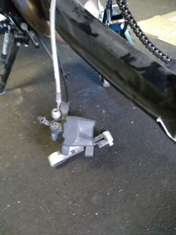 F800GS Schwimmsattel Reparatur 02