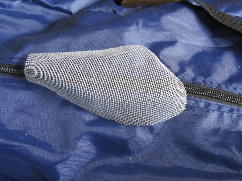 Gittereinsatz aus Alu-Fliegengitter geformt