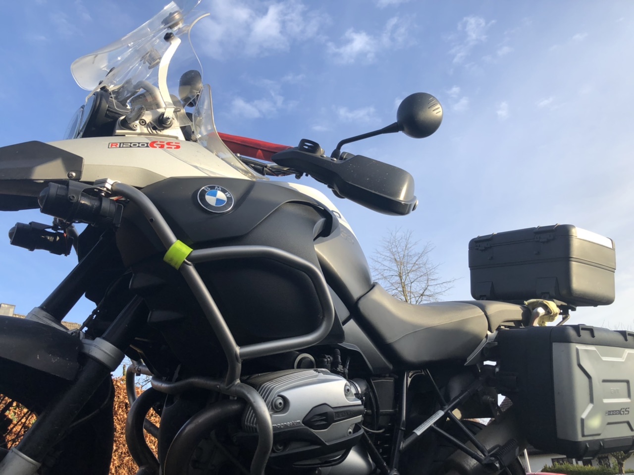 Im Dezember MoToRRAD fahren. Nur die Harten kommen in den Garten ⛱😎