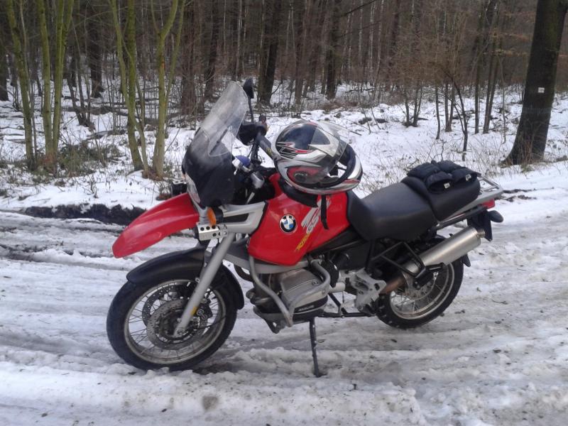 Schade dass in Deutschland keine Spikes zugelassen sind.
Oder: Mein 250 Kilo-Surfbrett.