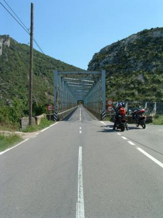 Stahlbrcke ber den Embalse  (Stausee) de la Pena