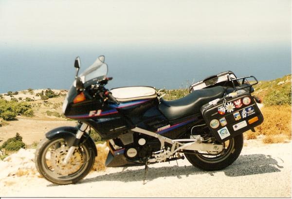 Yamaha FJ 1200 (3CW) EZ 06.1990 - 1992
etwas über 40.000km gefahren